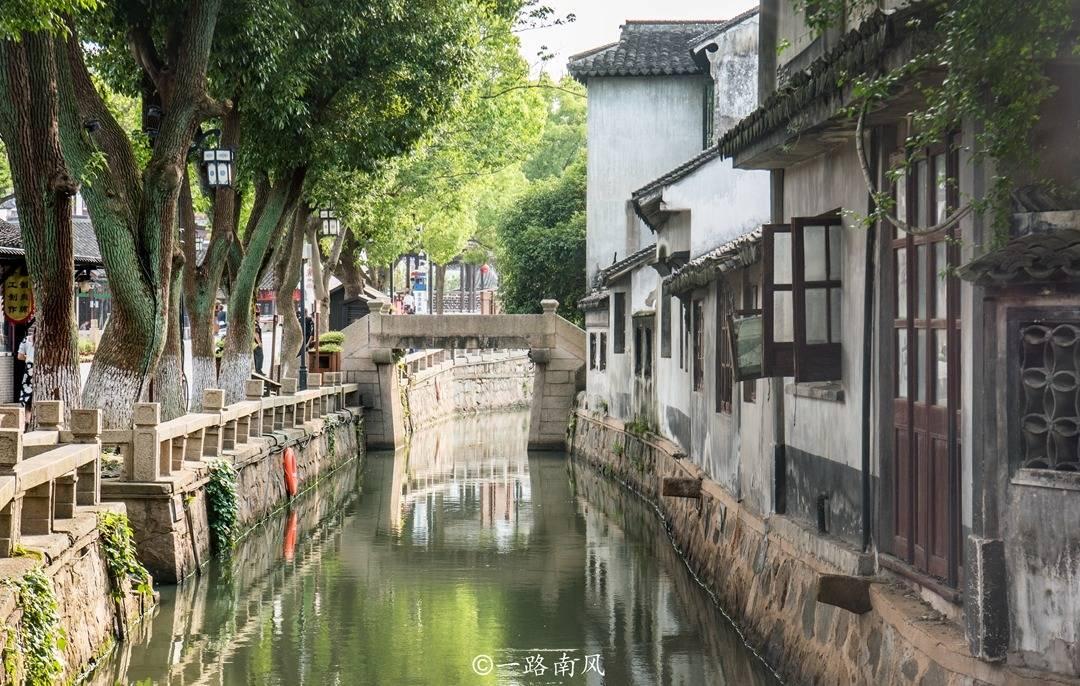 逃离违建房屋9